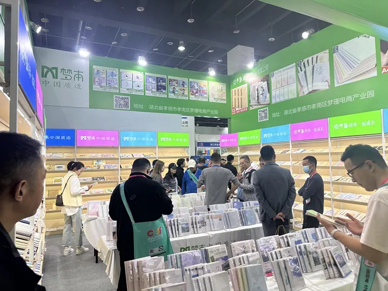 စိတ်ကြိုက် Notebook စီးရီးအသစ် စတင်ခြင်း & ကမ္ဘာလုံးဆိုင်ရာ ဖောက်သည် လာရောက်လည်ပတ်မှု အားကောင်းစေသော စာရေးကိရိယာ တင်ပို့မှုလုပ်ငန်း