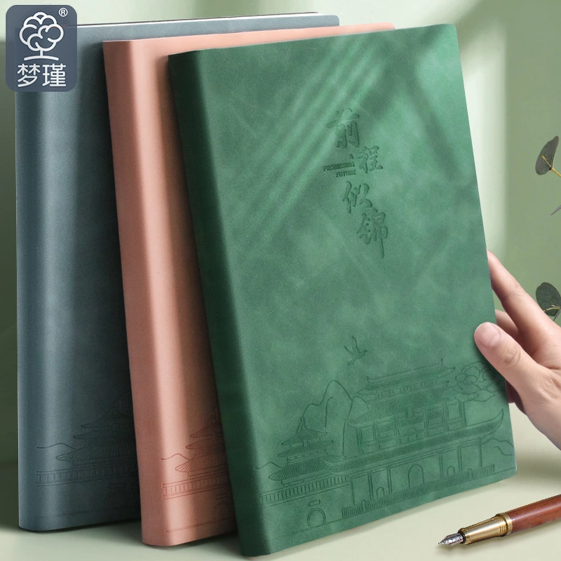 Leather Bound Journal မှတ်စုစာအုပ်ကို စီတန်းထားသည်။